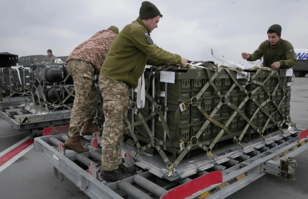 香港足球_金灿荣:泽连斯基气炸特朗普香港足球,预示了他的两种结局