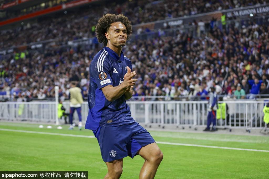 阿美尼亚超级杯_欧联-齐尔克泽破门奥纳纳两送礼 曼联2-2遭里昂绝平