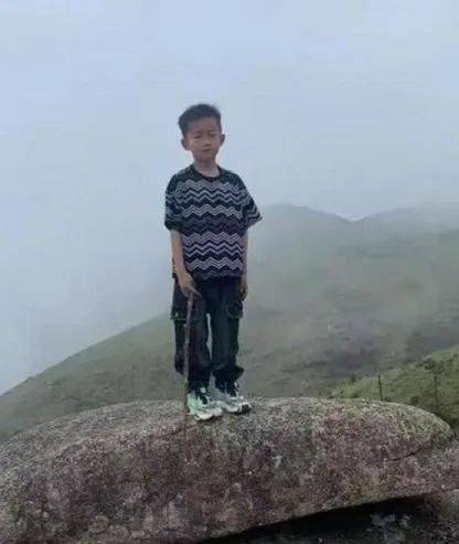 皇冠2登录welcome_2只搜救犬受伤皇冠2登录welcome！发现福建8岁失踪男孩的脚印和糖纸？搜救人员回应