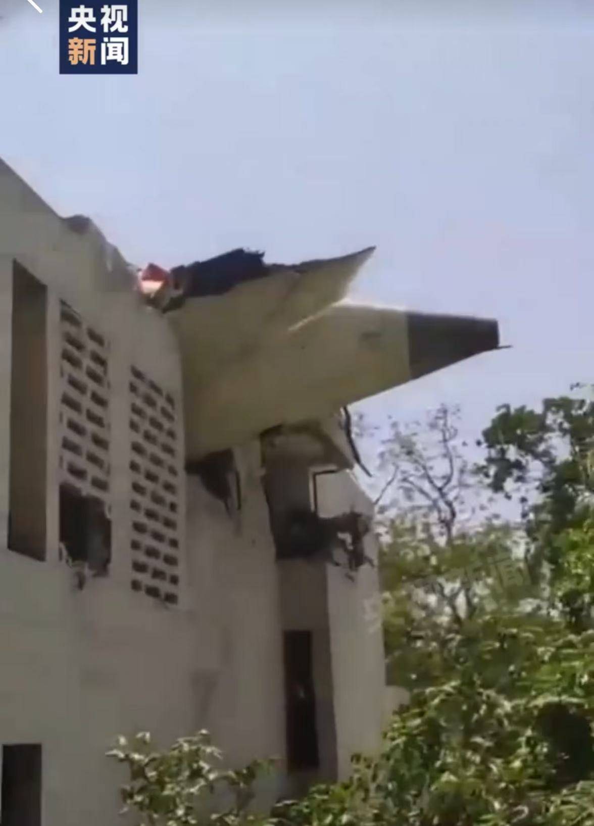 皇冠信用网代理_印度坠机事故致超290人死亡！警方发现一名坠机幸存者：手持登机牌能行走皇冠信用网代理，座位是11A！英国首相发声