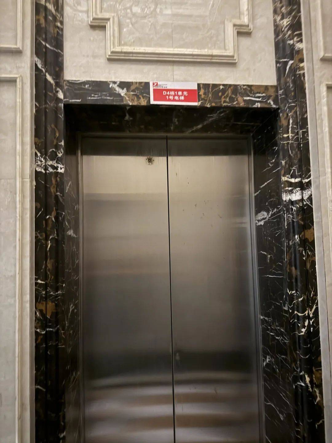 皇冠信用网在线注册_电梯更换单根钢丝要5万多元皇冠信用网在线注册！南宁一小区业主质疑物管“维修套利”