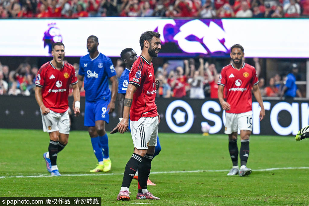 皇冠足球平台在哪里注册_曼联新援姆贝乌莫首秀惊艳皇冠足球平台在哪里注册,阿莫林盛赞其表现