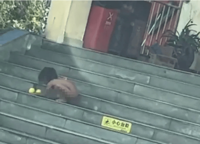 皇冠信用平台出租出售
_“野人小孩”最新进展:小孩已被养成不穿衣服习惯皇冠信用平台出租出售
,父母都没工作,孩子没上户口,公安民政妇联已介入