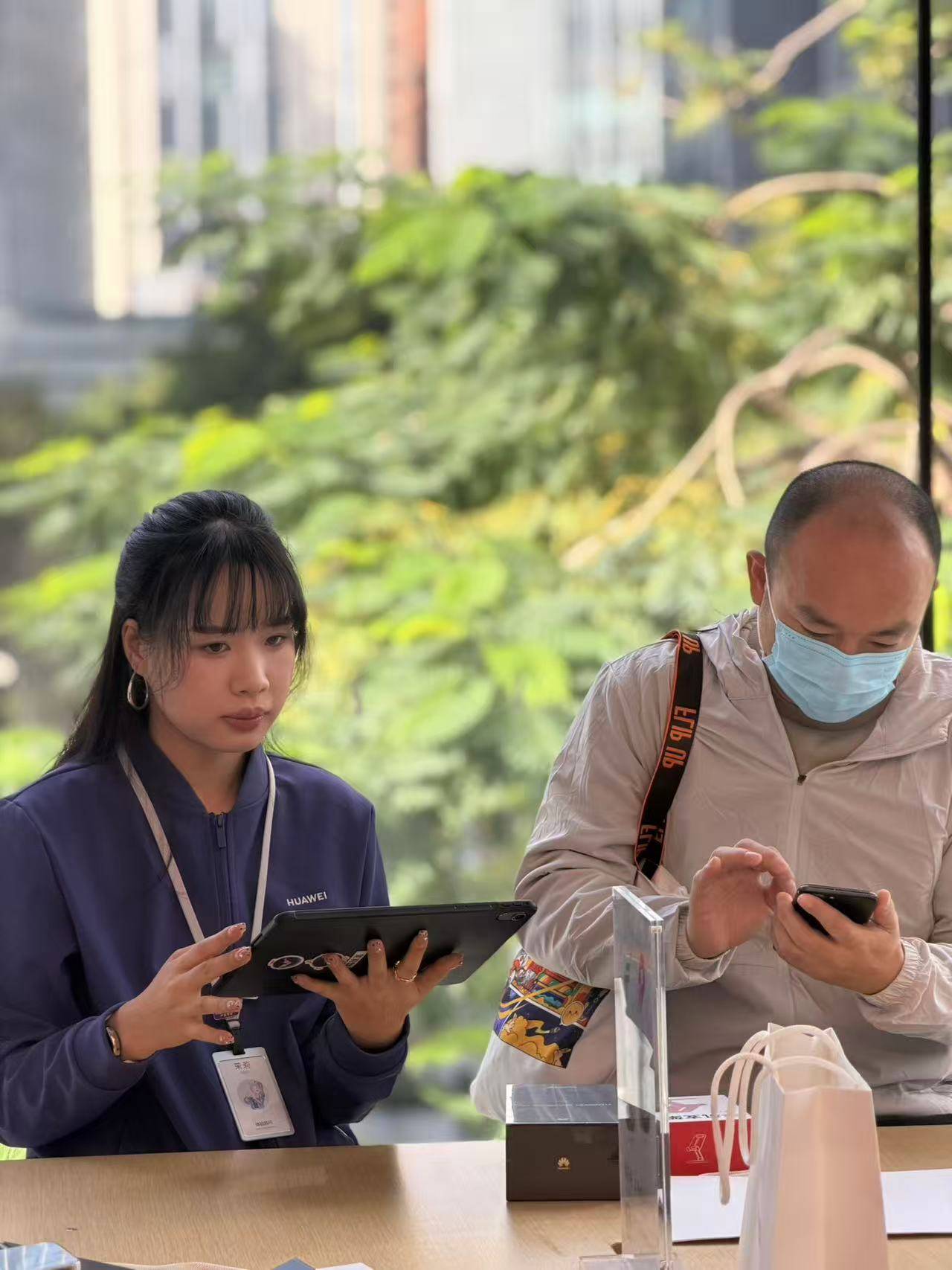 皇冠信用盘登
_直击华为Mate 80系列开售首日：排队热皇冠信用盘登
，Pro Max版本最受欢迎