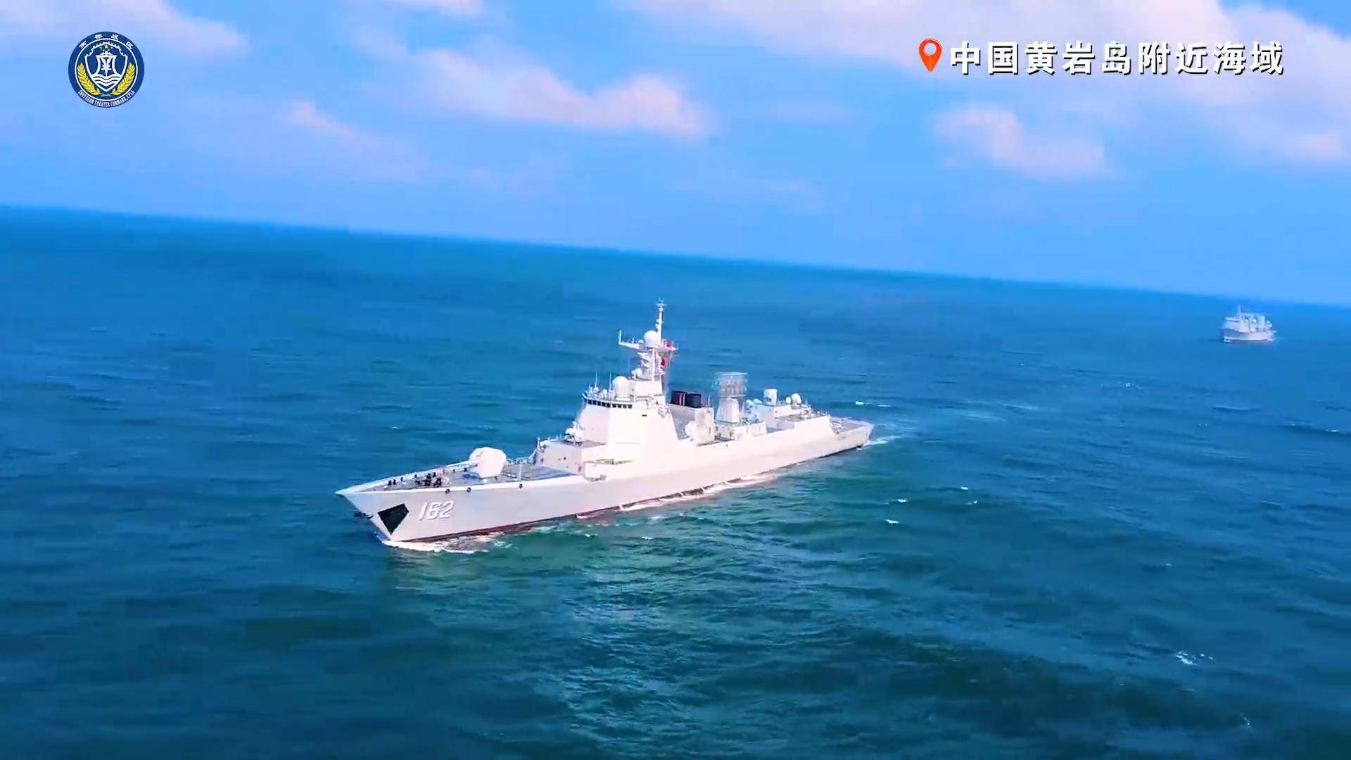 伊朗足球_突发！菲律宾女记者拍摄到伊朗足球，中国庞大舰队现身黄岩岛，与美舰对峙