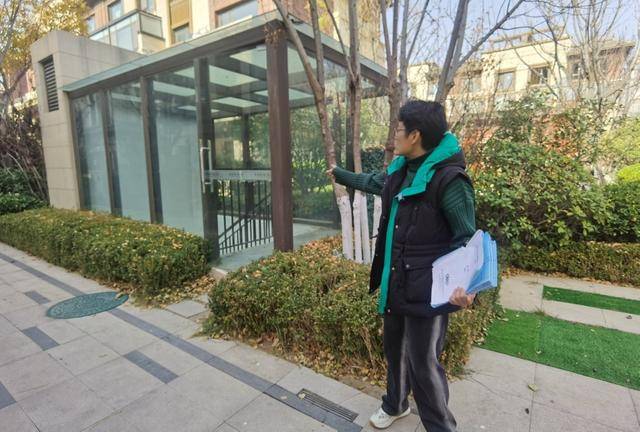 C罗确认2026世界杯后退役_自家别墅门口咋不能停车了？青岛一小区实施管理新规C罗确认2026世界杯后退役，物业称消防通道严禁占用