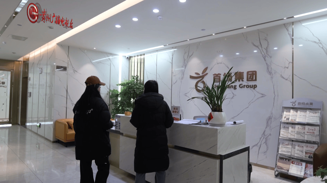 皇冠hga030_“他们在逼我主动离职!”贵阳一女子称因拒绝公司降薪被“拒之门外”皇冠hga030,律师称已涉嫌侵权