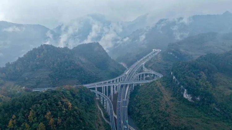 皇冠足球平台代理
_渝湘复线高速本月全线通车!重庆中心城区⇄酉阳皇冠足球平台代理
,车程缩短约60分钟