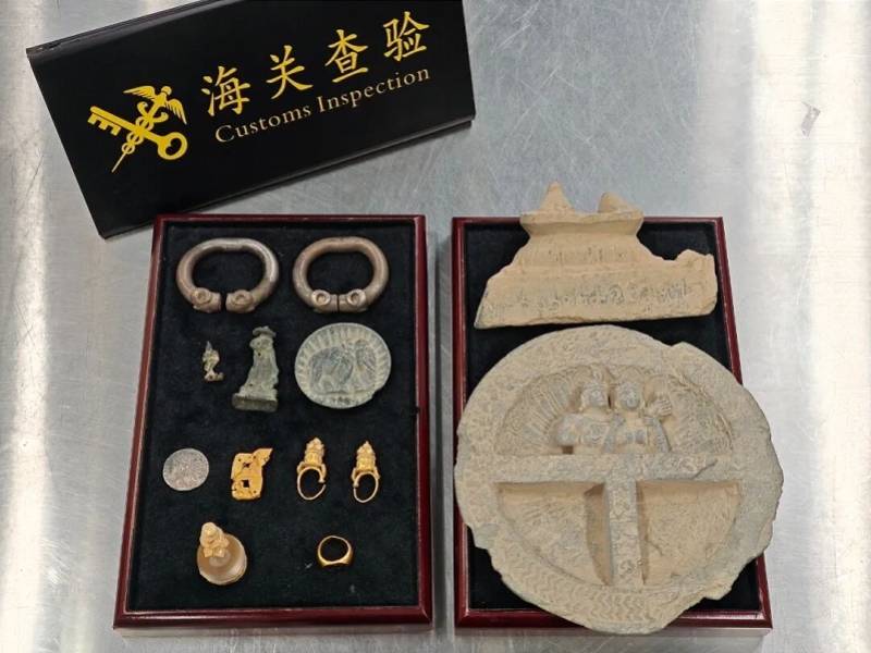 皇冠信用網登3代理
_外籍男子携带多件文物出境被查皇冠信用網登3代理
!包括水晶包金小型舍利塔等