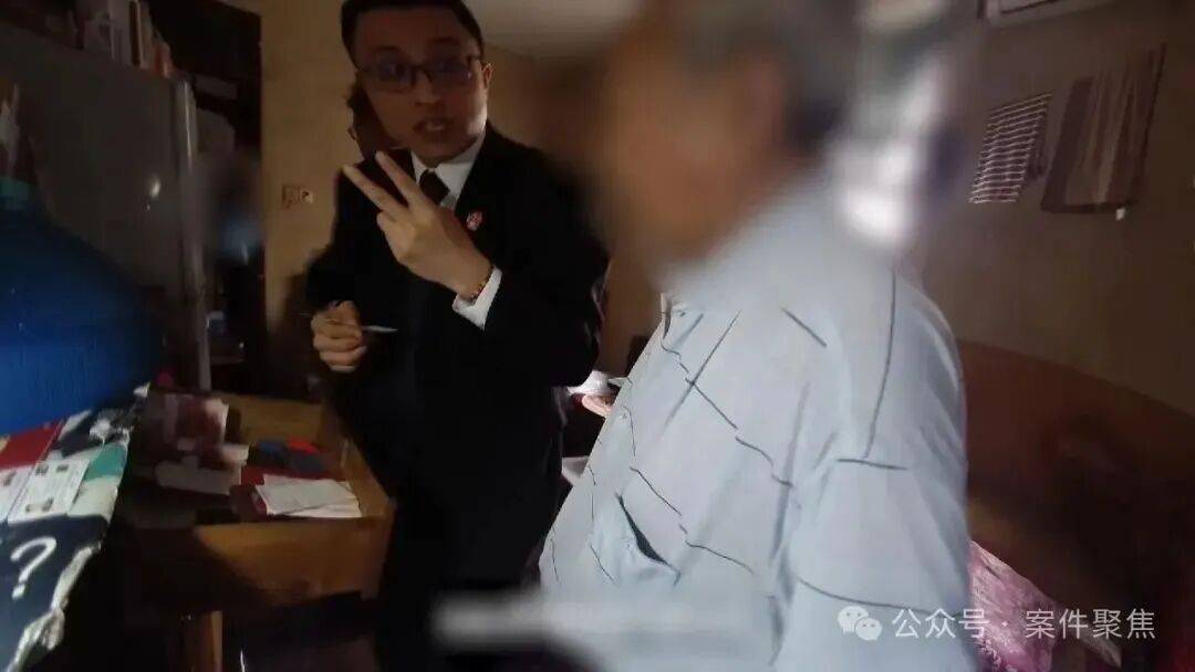 皇冠信用盘最高占成_上海阿姨每天躺百万元现金上睡觉皇冠信用盘最高占成！房子被查、两次被拘就是不肯还钱