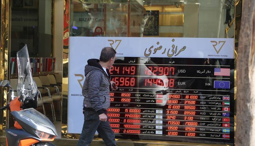 怎么注册皇冠信用网_伊朗多地发生骚乱怎么注册皇冠信用网，一警察局遭袭击已致3死17伤