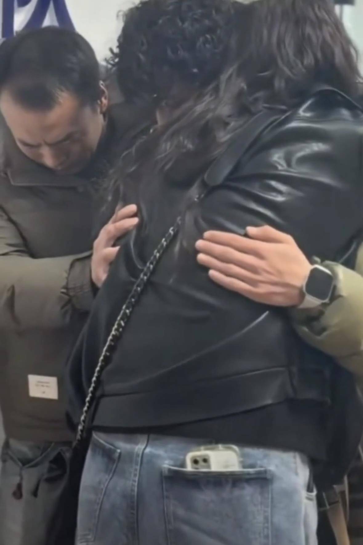 皇冠信用网怎么注册_被拐17年的马仔昊认亲成功！母亲泣不成声拉住手“再也不放开了”皇冠信用网怎么注册，杜小华：替他们开心，相信“小米奇”也一定能找到