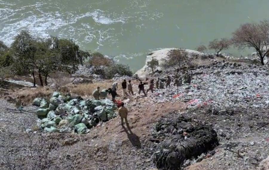 皇冠足球平台在哪里注册_网友曝木里金沙江边被倾倒大量垃圾 官方回应：已全部清理完毕皇冠足球平台在哪里注册，主要为生活垃圾