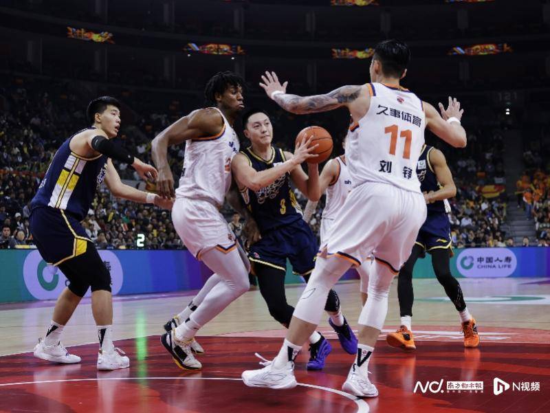 皇冠登2代理_广东男篮主场完败于上海皇冠登2代理，杜锋：命中率太低，不该随便放松