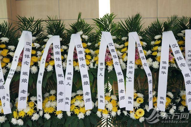 皇冠代理联系方式 _上海市民送别百岁嫩娘：从艺八十载皇冠代理联系方式 ，最后一次红装谢幕 | 组图