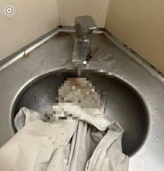 外围买球app十大平台 _女子火车上突来月经弄脏卧铺床单外围买球app十大平台 ，列车员要求清洗或赔偿180元，12306客服回应